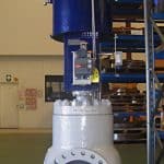 Linear pneumatic spring return actuator